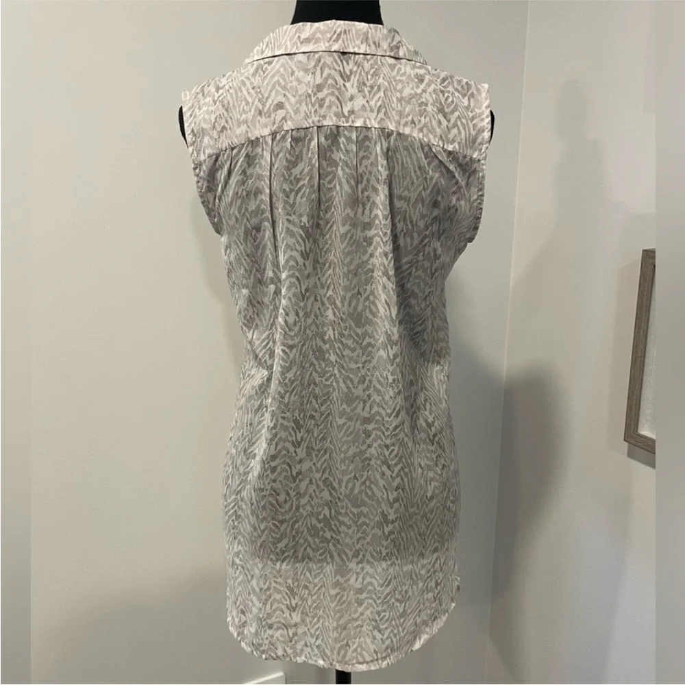H&M White & Tan Sheer Button-Up Abstract Pattern Collared Blouse EUC - Picture 4 of 11